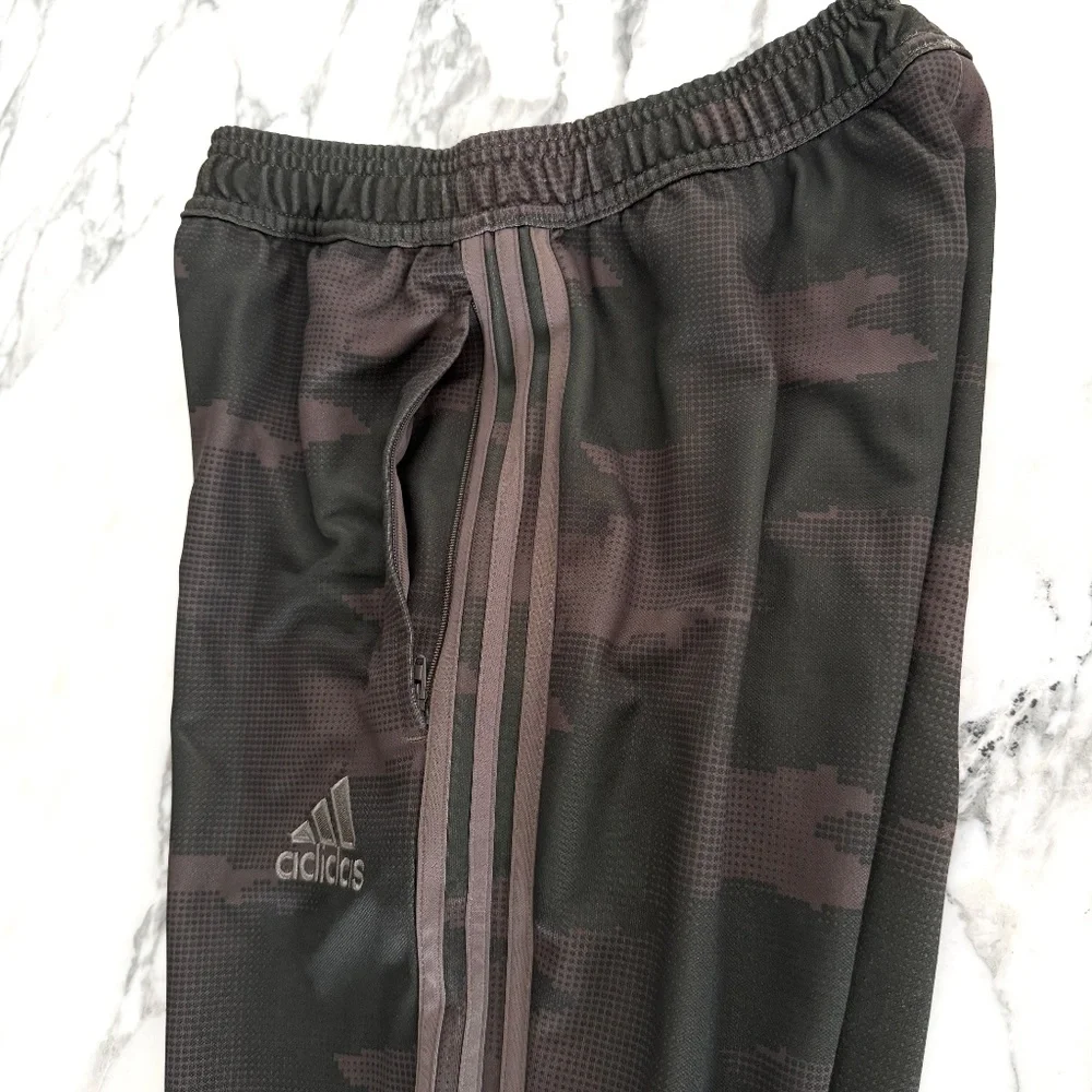 Mens Adidas Originals Camo Nylon Sweatpant, Size Small‎